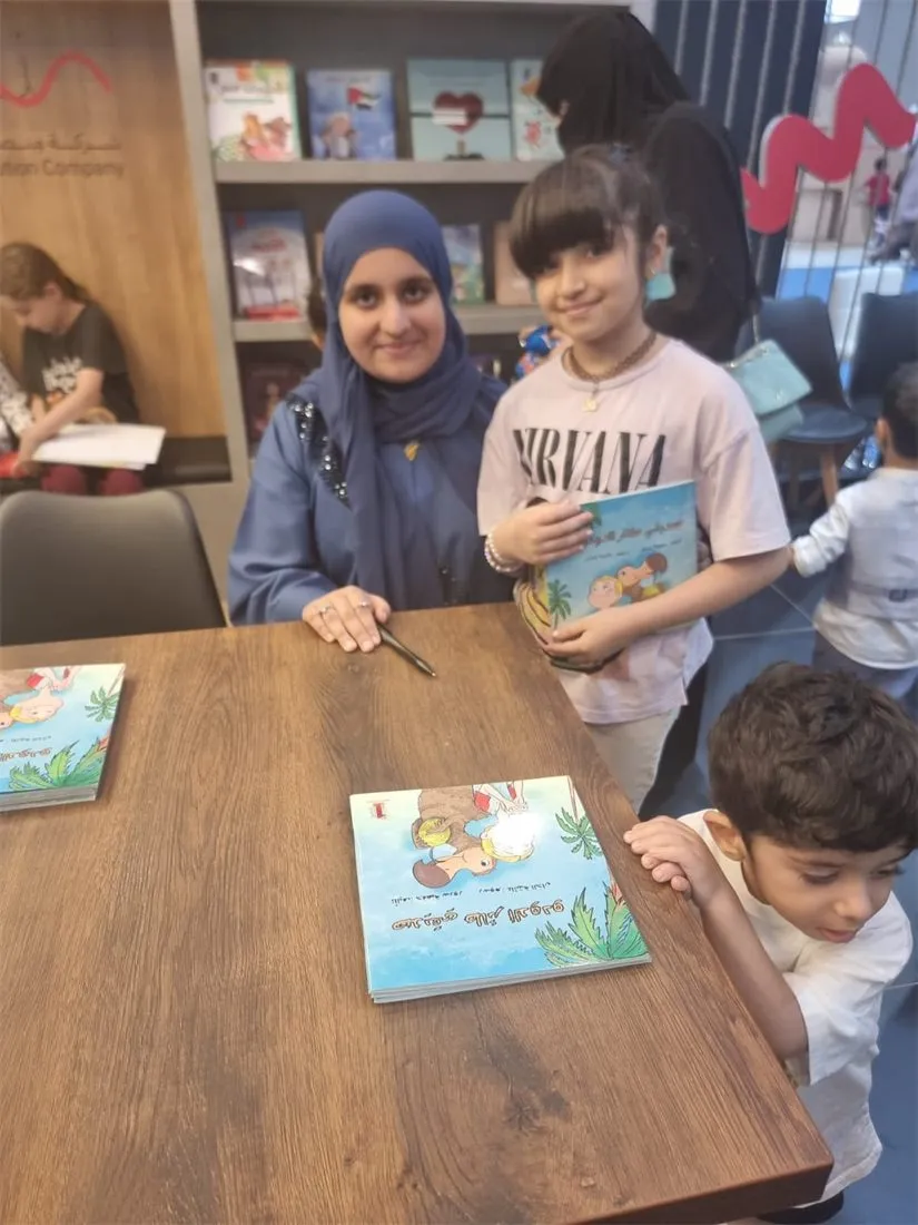 حفصة مع قرّائها في معرض الكتاب