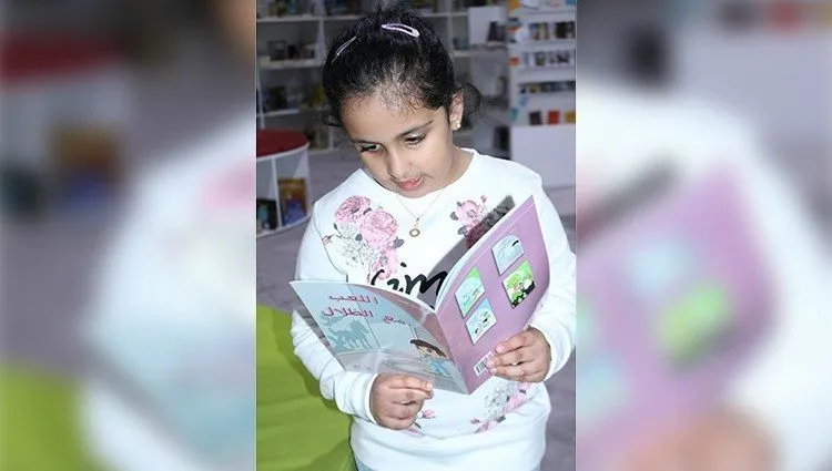 طفلة إماراتية تؤلف 5 قصص