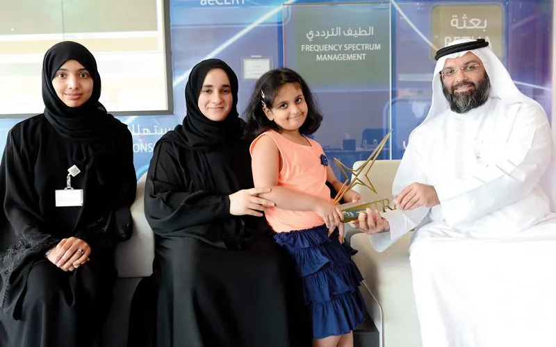 «تنظيم الاتصالات» تكرّم أصغر كاتبة إماراتية